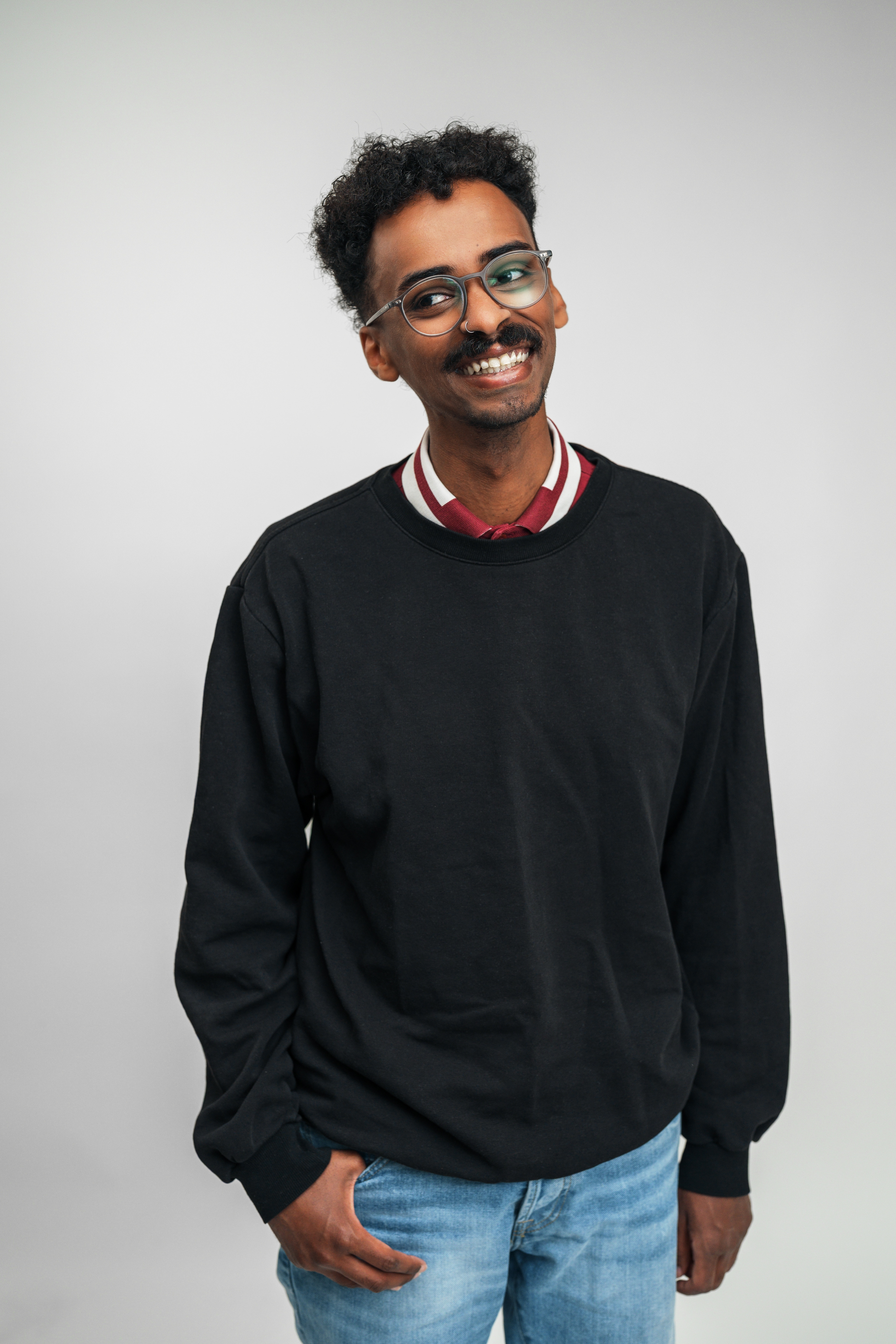 Yonathan Litzius im schwarzen Pullover